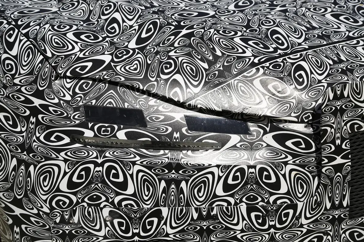 Jaguar F-Pace, foto spia del Facelift (anche SVR) (6)