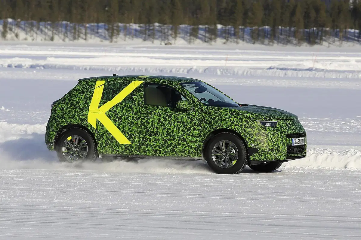 Nuova Opel Mokka: benzina, diesel ed elettrica? [Foto spia] (5)