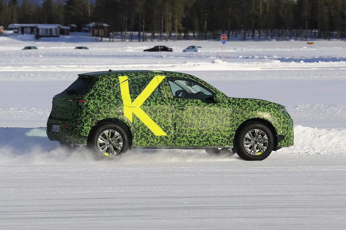 Nuova Opel Mokka: benzina, diesel ed elettrica? [Foto spia] (7)