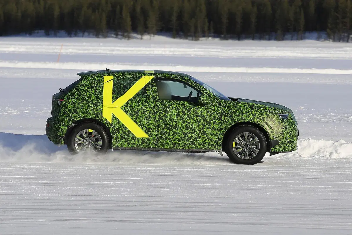 Nuova Opel Mokka: benzina, diesel ed elettrica? [Foto spia] (6)