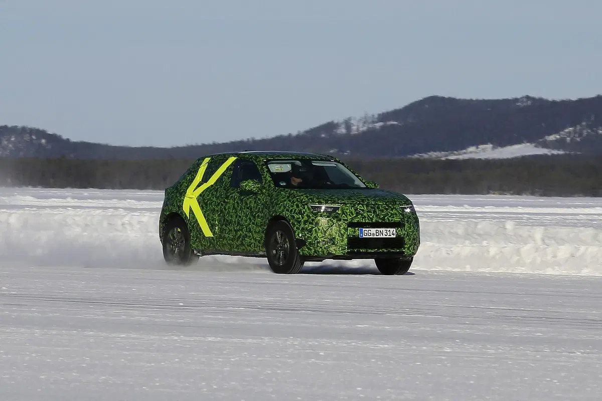 Nuova Opel Mokka: benzina, diesel ed elettrica? [Foto spia] (3)