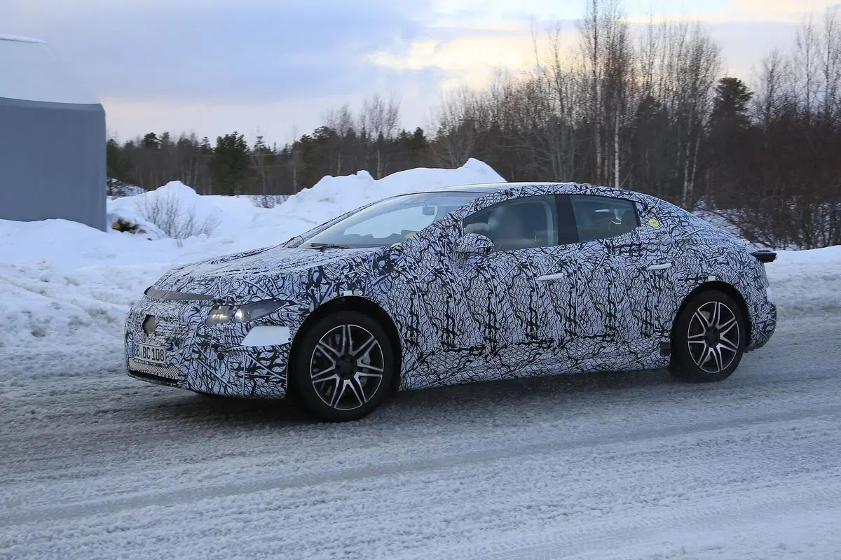 Mercedes EQE: in arrivo una berlina elettrica [Foto spia] (5)