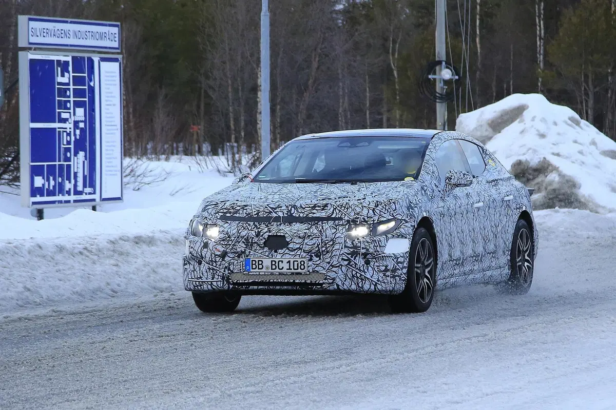 Mercedes EQE: in arrivo una berlina elettrica [Foto spia]