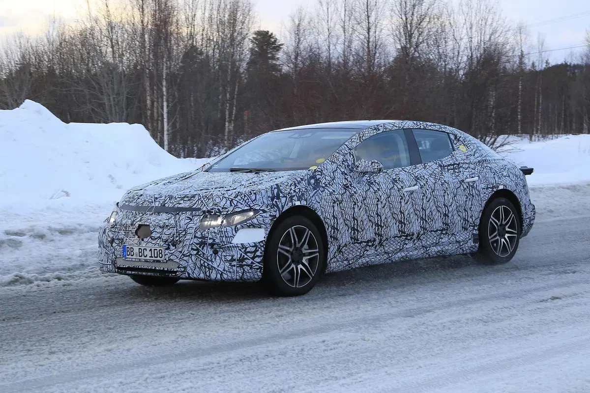 Mercedes EQE: in arrivo una berlina elettrica [Foto spia] (4)