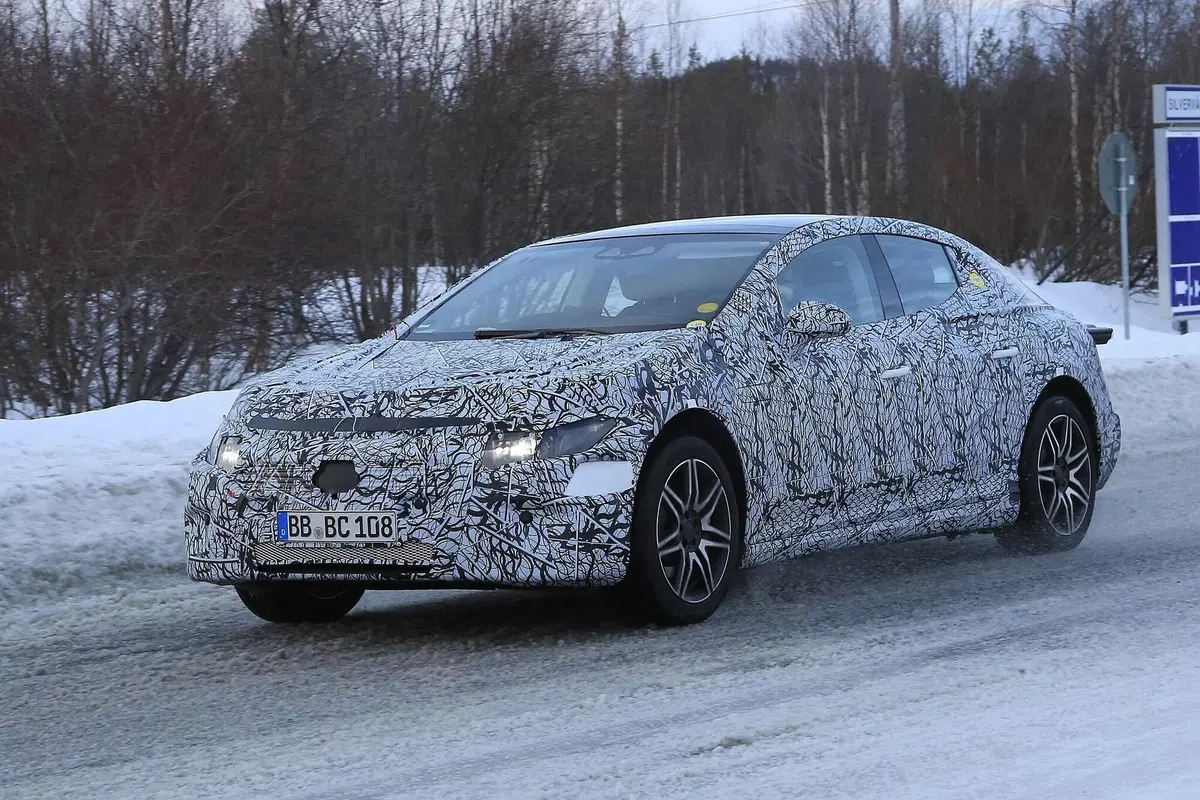 Mercedes EQE: in arrivo una berlina elettrica [Foto spia] (3)