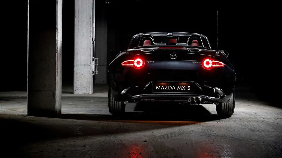 Mazda MX-5 Eunos Edition: la spider torna 'come era una volta' (3)