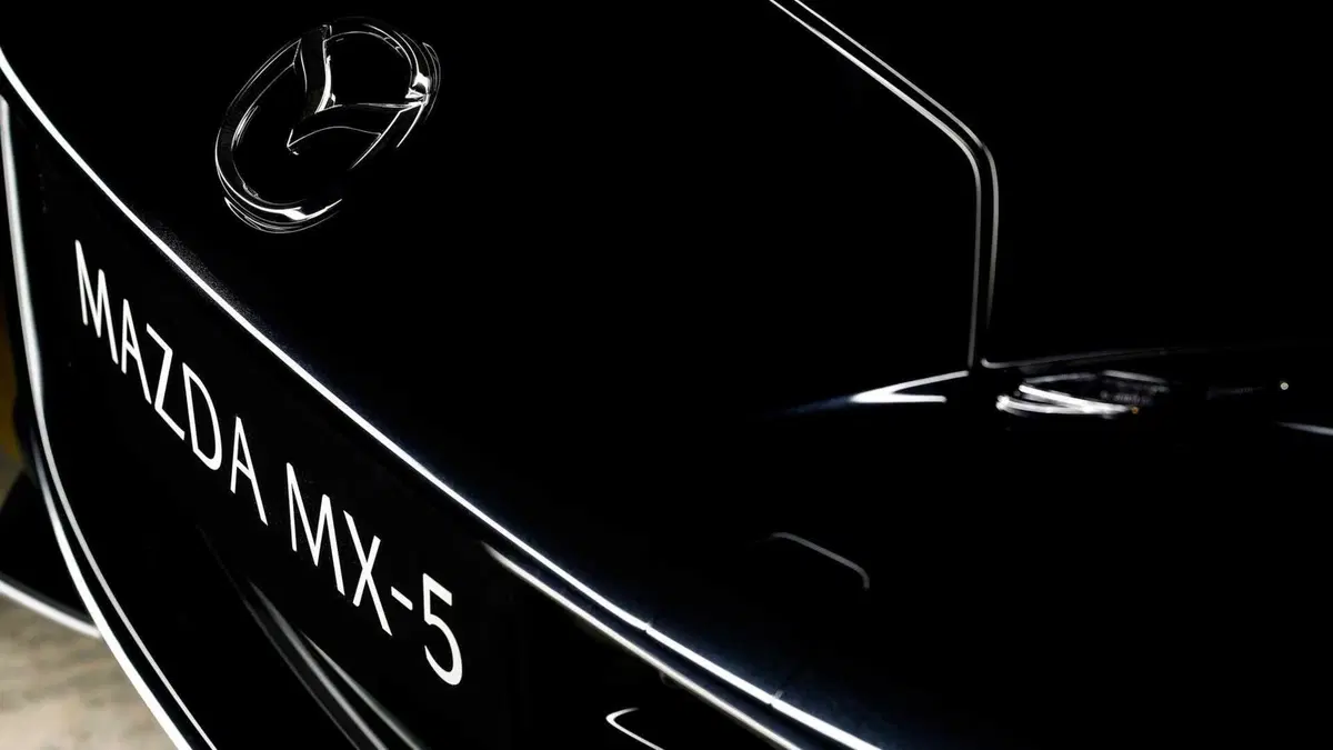 Mazda MX-5 Eunos Edition: la spider torna 'come era una volta' (11)