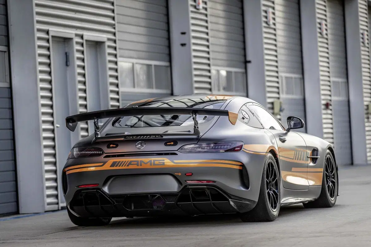 Mercedes-AMG GT4: rinnovo tecnico ed estetico per la racing car tedesca (2)