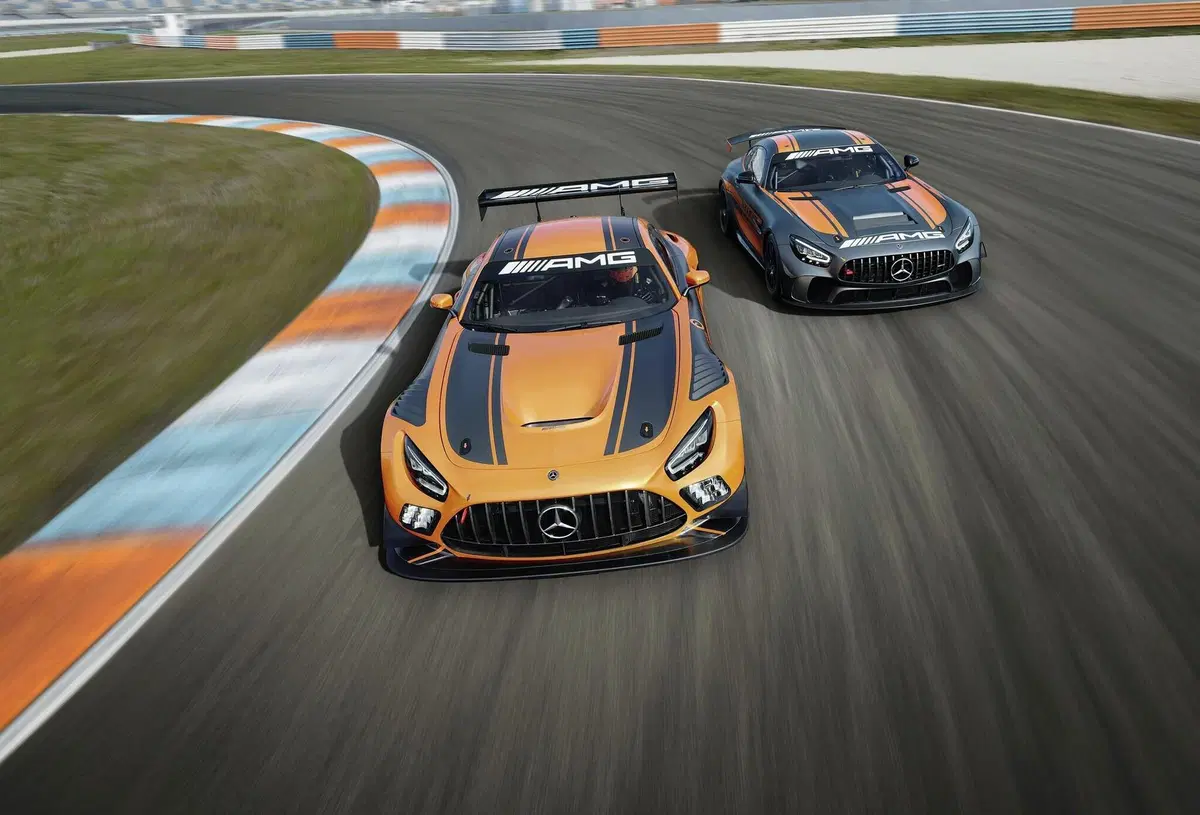 Mercedes-AMG GT4: rinnovo tecnico ed estetico per la racing car tedesca (3)