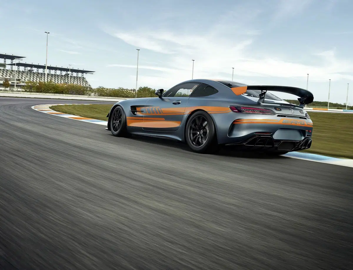 Mercedes-AMG GT4: rinnovo tecnico ed estetico per la racing car tedesca (6)