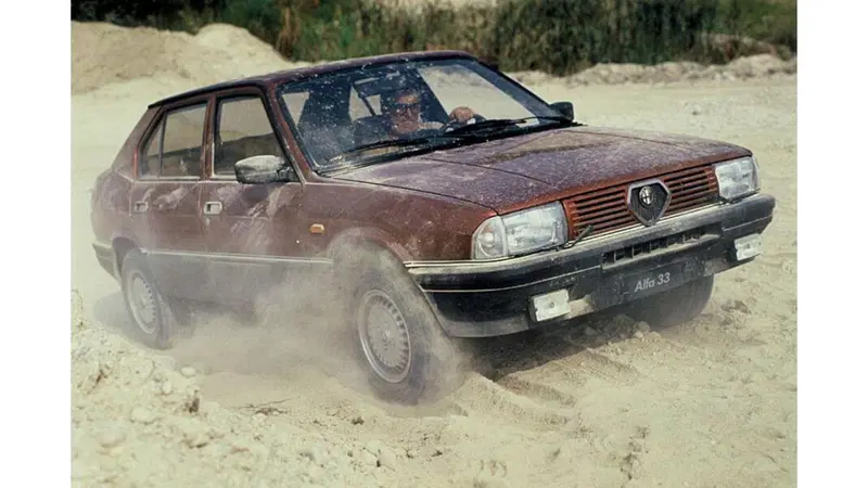 30 anni e 4 ruote, Icone tricolori: Alfa Romeo 33 1.7 ie Quadrifoglio [avvia il boxer come una Porsche]