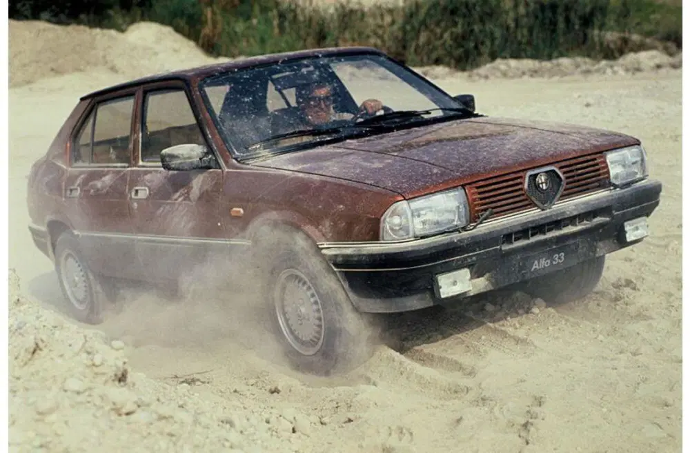 La 33, pur piccola della gamma Alfa Romeo, esisteva sia Quadrifoglio sia 4c4