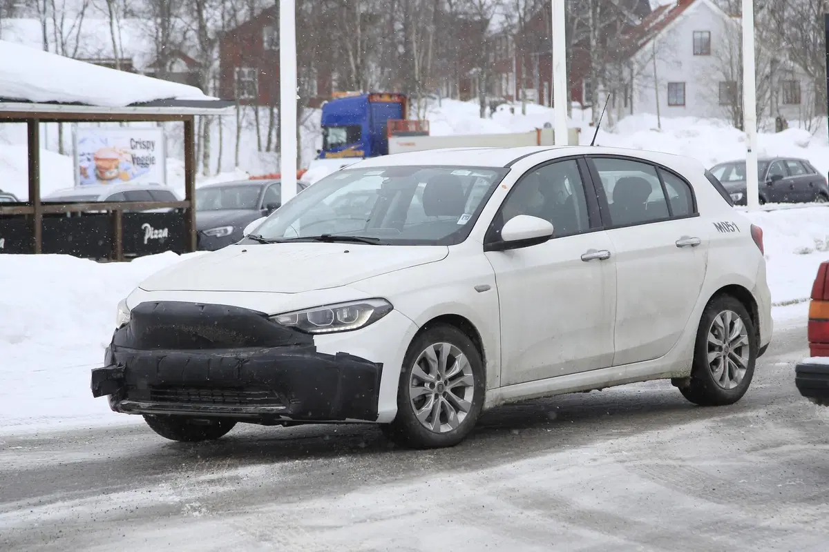 Fiat Tipo: restyling in arrivo, ma senza esagerare [Foto spia] (2)