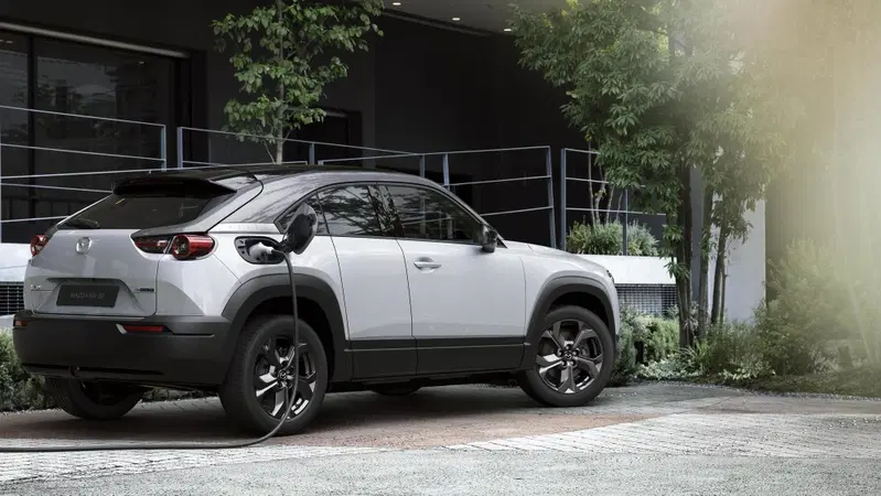 Mazda MX-30: l'elettrica parte da 34.900 euro
