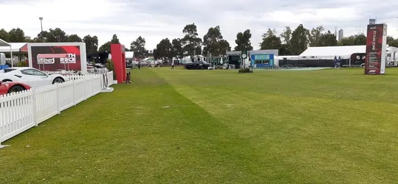 Il paddock deserto di Melbourne: foto di Paul Marinelli