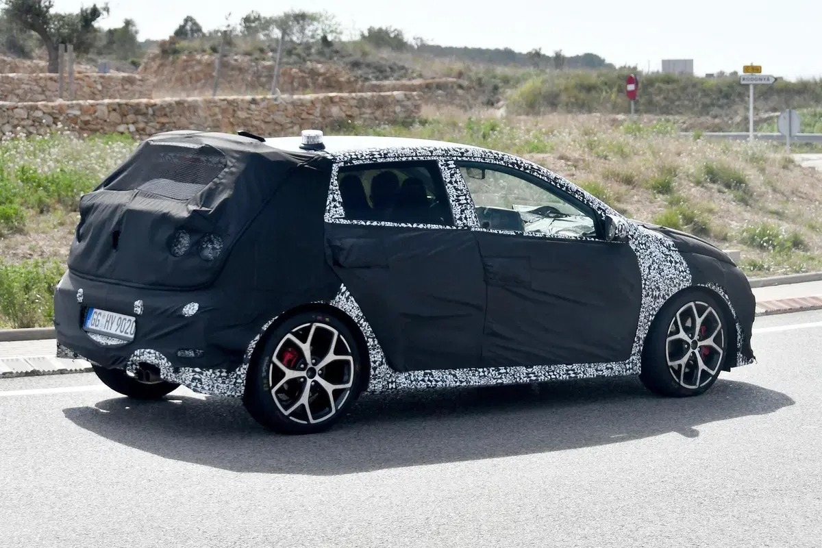 Hyundai i20 N 2020: eccola in strada [Foto spia] (7)