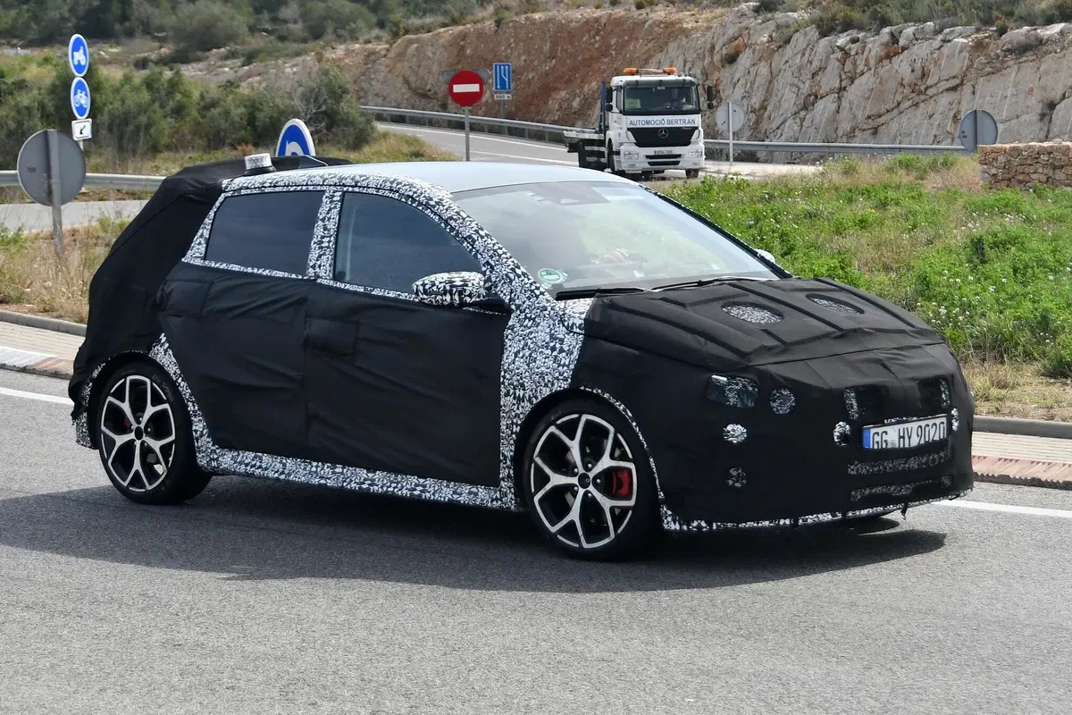 Hyundai i20 N 2020: eccola in strada [Foto spia] (4)