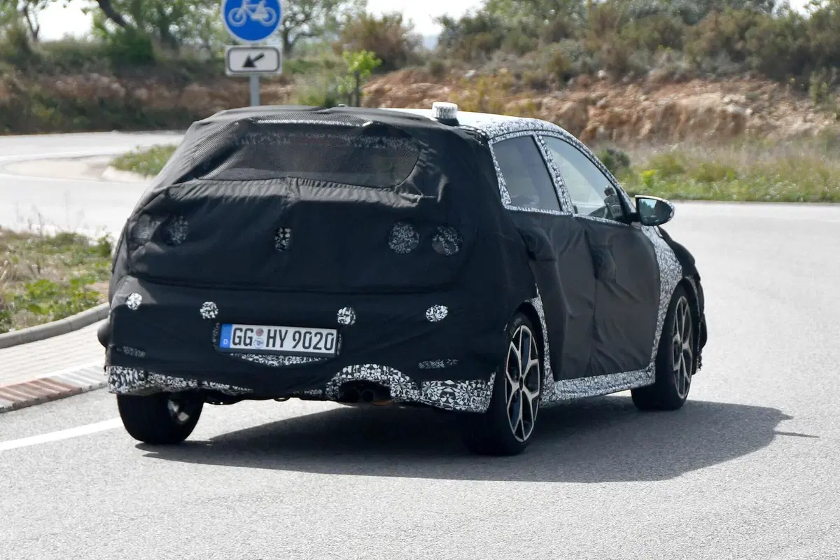 Hyundai i20 N 2020: eccola in strada [Foto spia] (8)