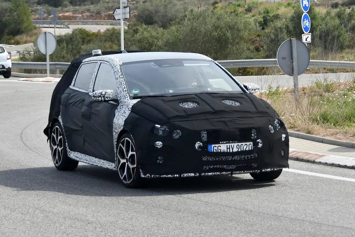 Hyundai i20 N 2020: eccola in strada [Foto spia] (3)