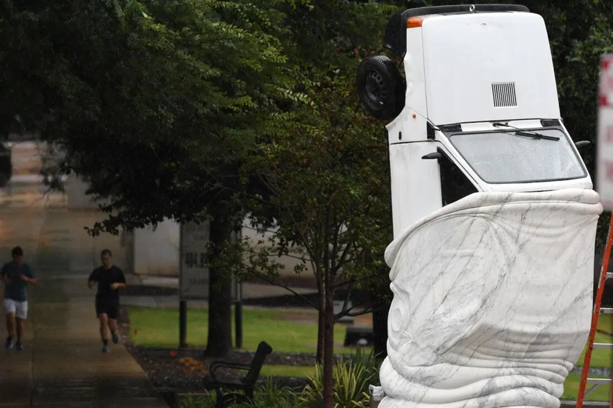 Sculture strane ne abbiamo? Ecco l’Autoeater americano che si mangia la Fiat Panda ad Atlanta [foto] (4)