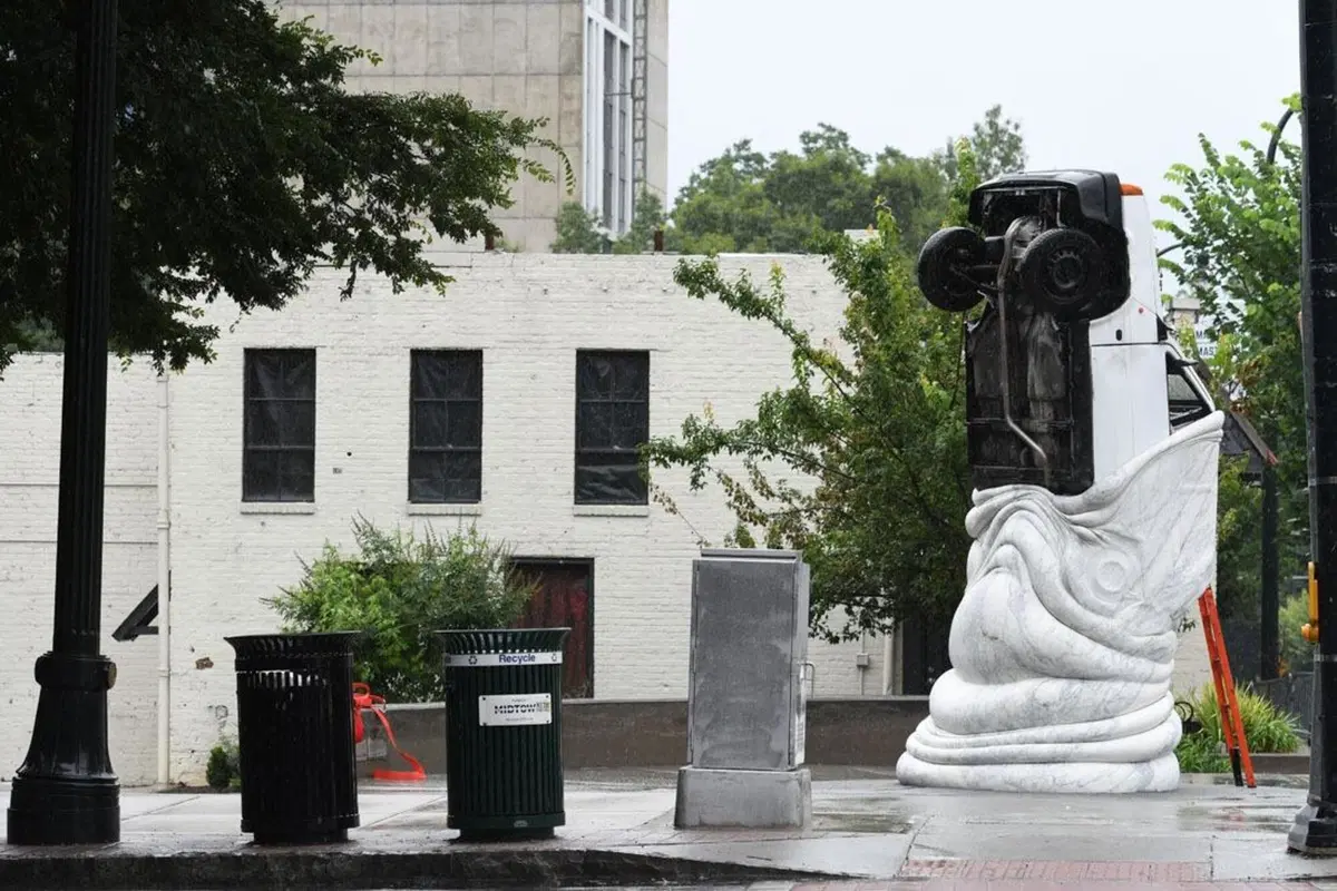 Sculture strane ne abbiamo? Ecco l’Autoeater americano che si mangia la Fiat Panda ad Atlanta [foto] (5)