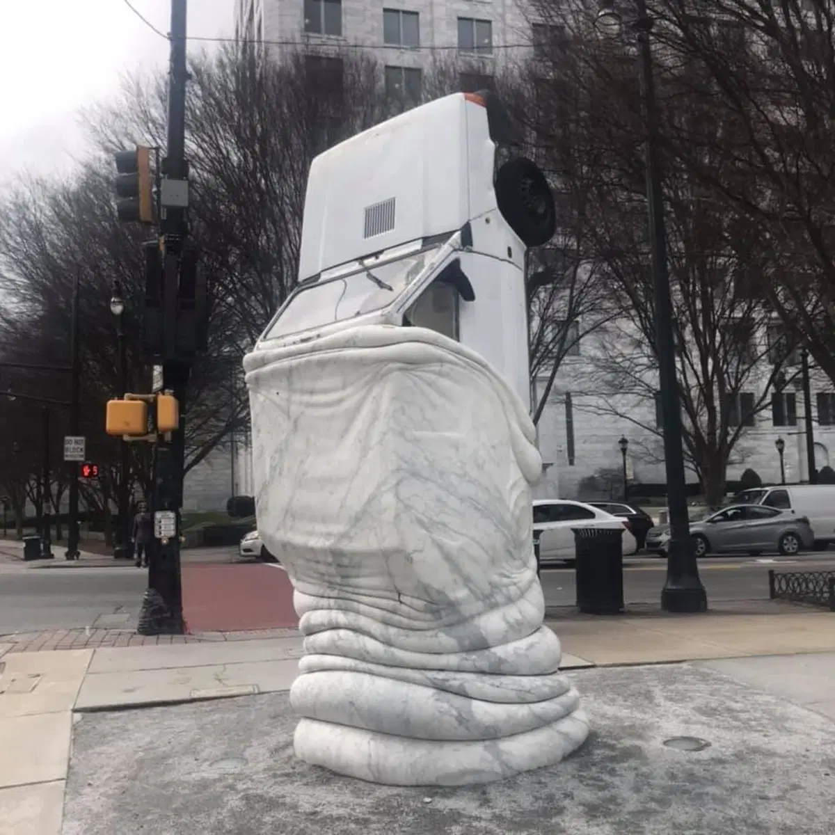 Sculture strane ne abbiamo? Ecco l’Autoeater americano che si mangia la Fiat Panda ad Atlanta [foto] (10)