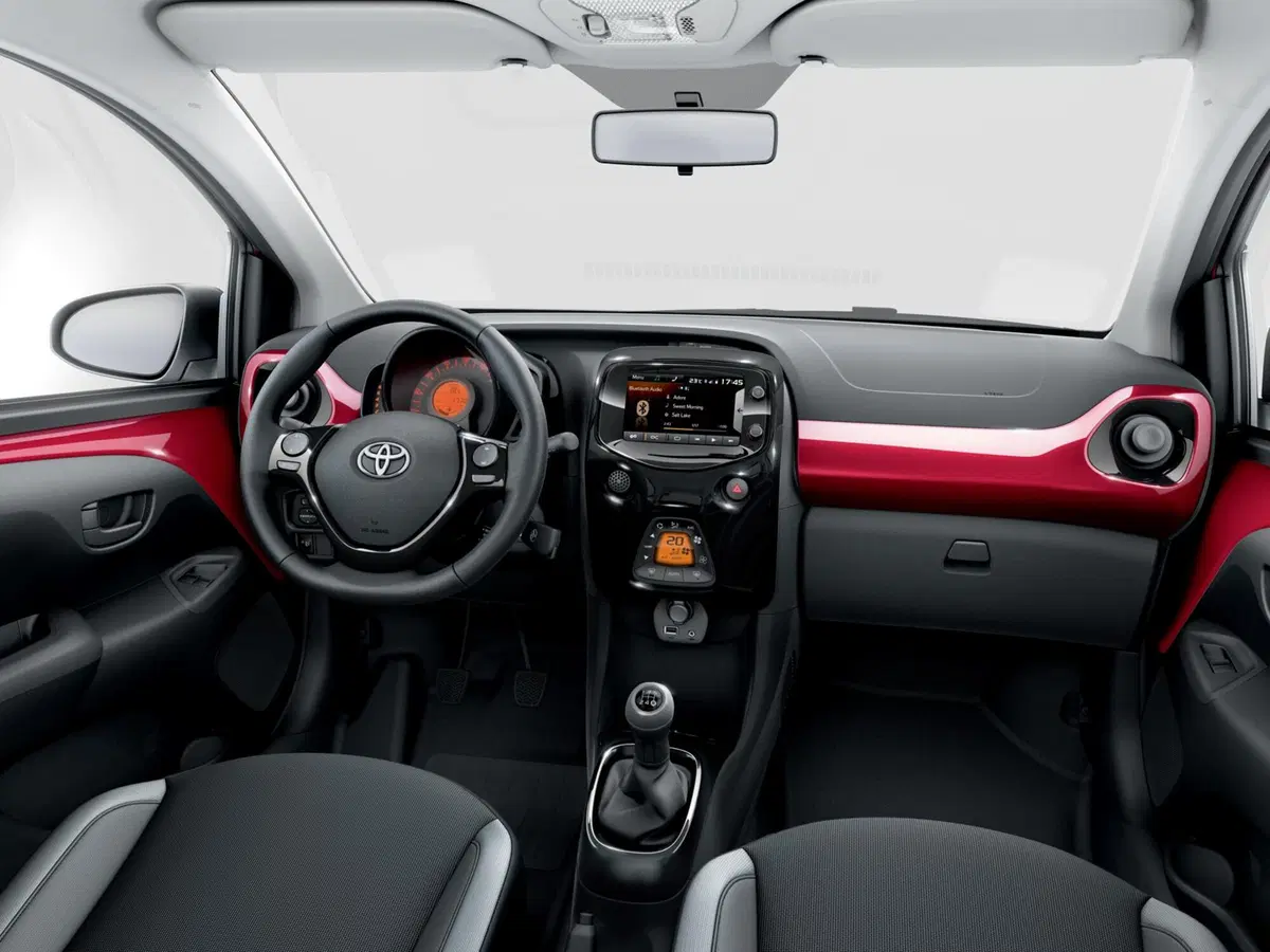 Quale comprare, Confronto: Toyota Aygo 1.0 Vs Fiat 500 1.2 (5)
