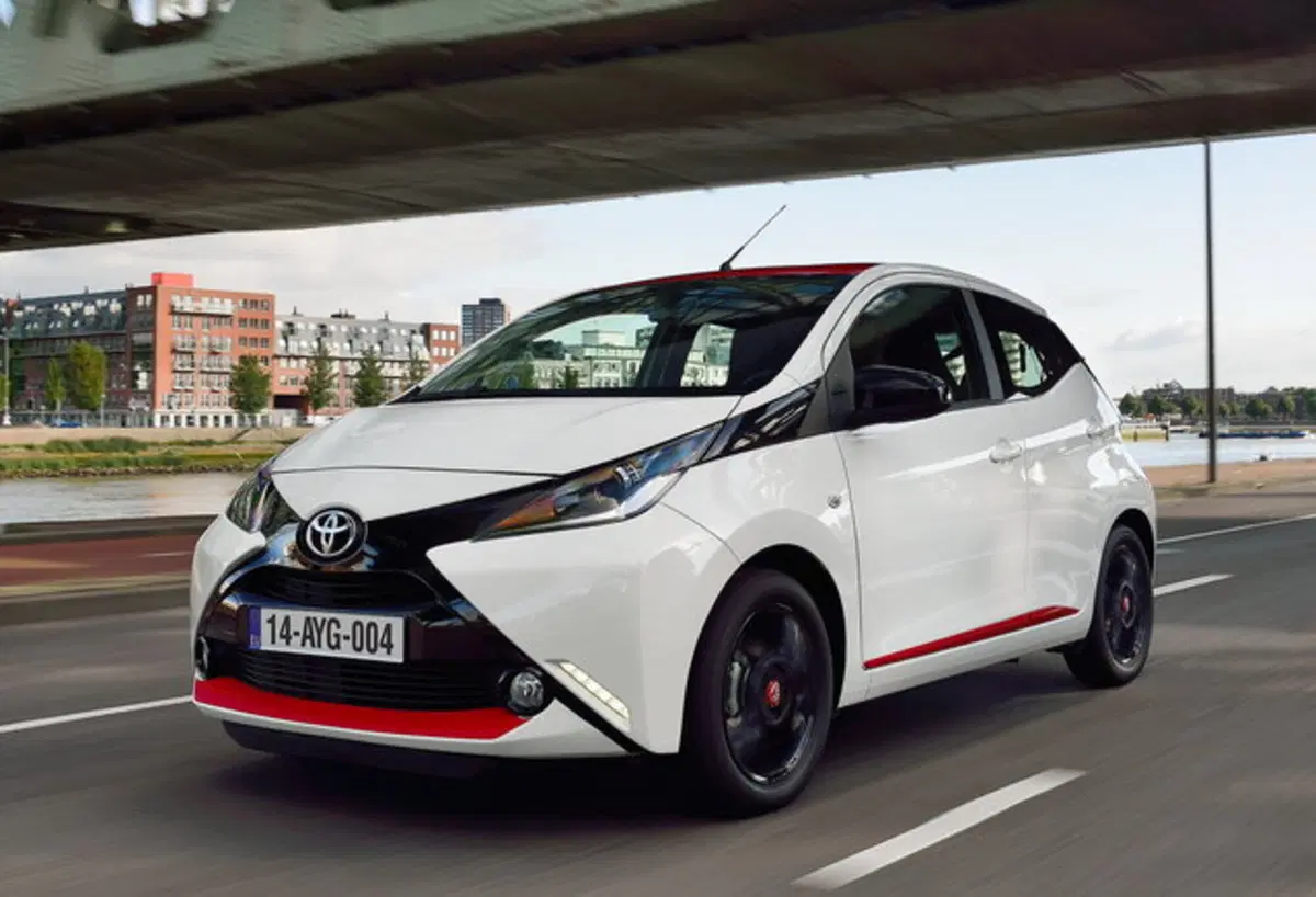 Quale comprare, Confronto: Toyota Aygo 1.0 Vs Fiat 500 1.2 (4)