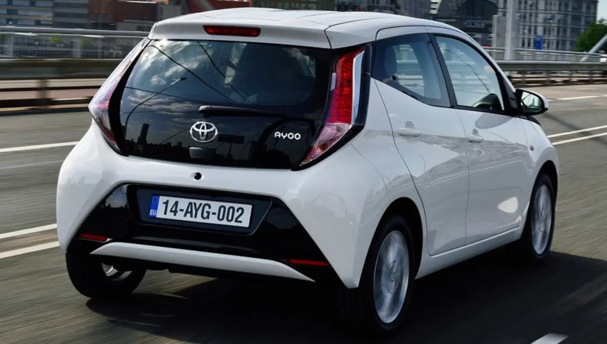 Quale comprare, Confronto: Toyota Aygo 1.0 Vs Fiat 500 1.2 (2)