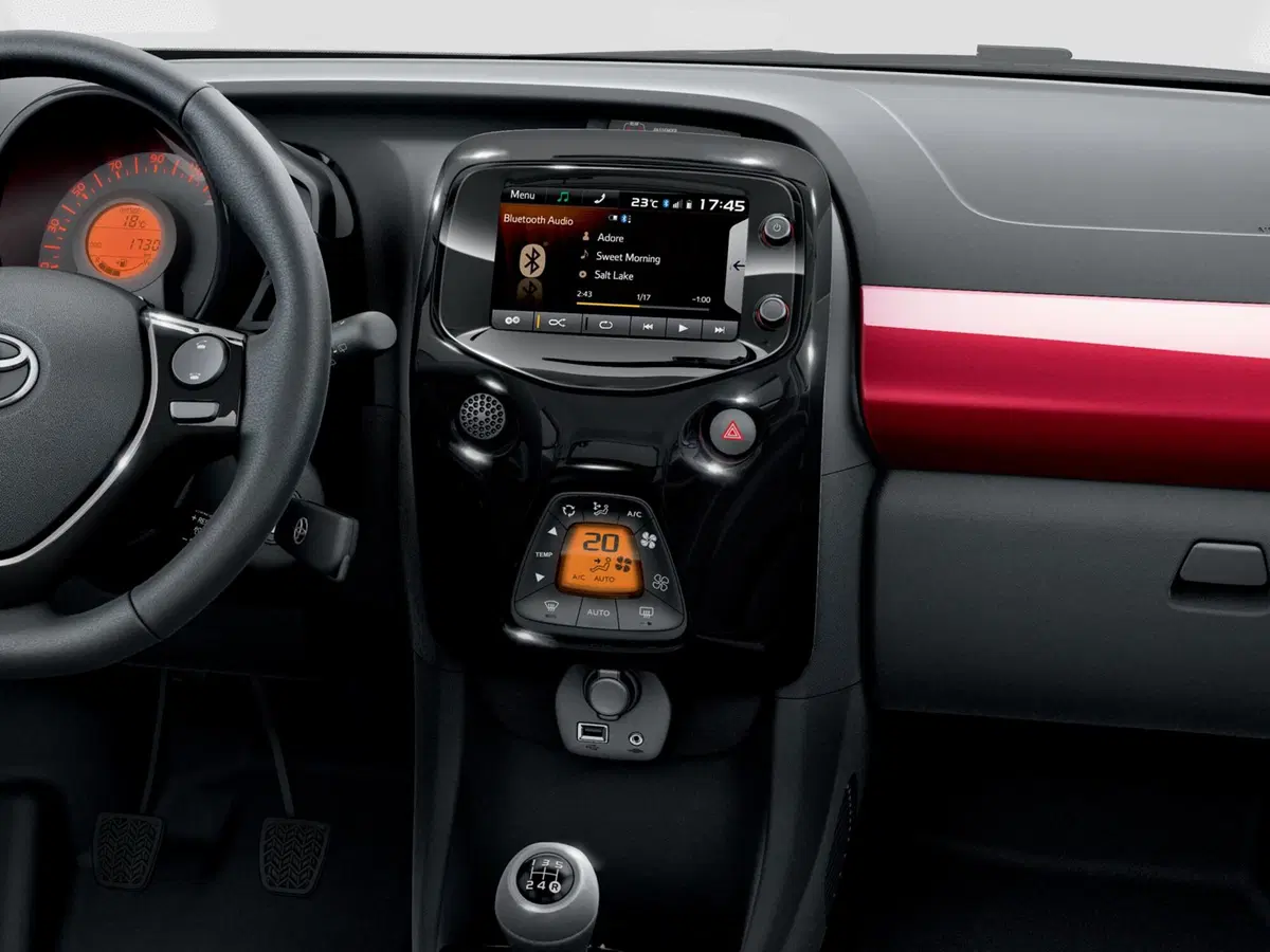 Quale comprare, Confronto: Toyota Aygo 1.0 Vs Fiat 500 1.2 (4)
