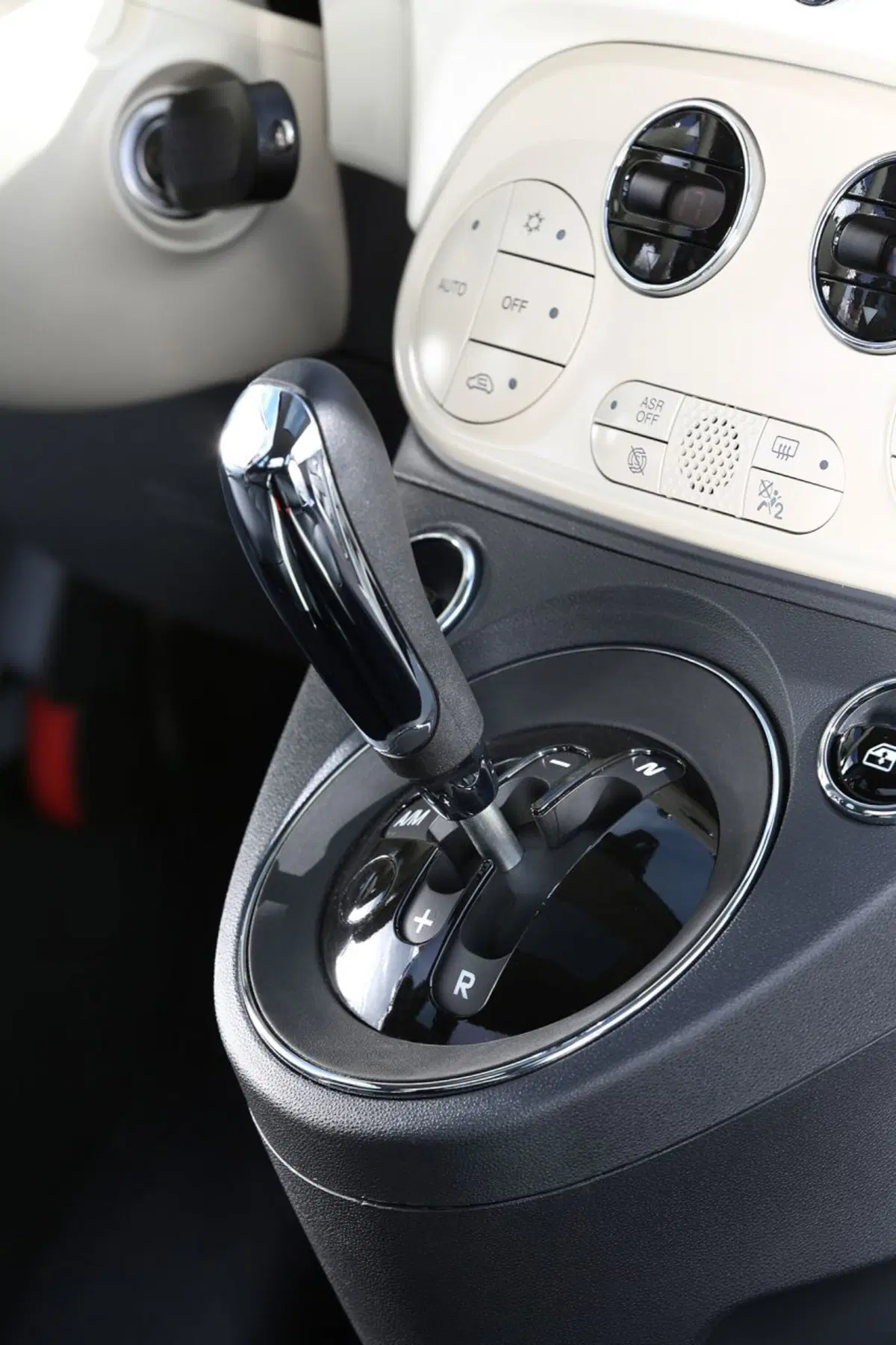 Quale comprare, Confronto: Toyota Aygo 1.0 Vs Fiat 500 1.2 (5)