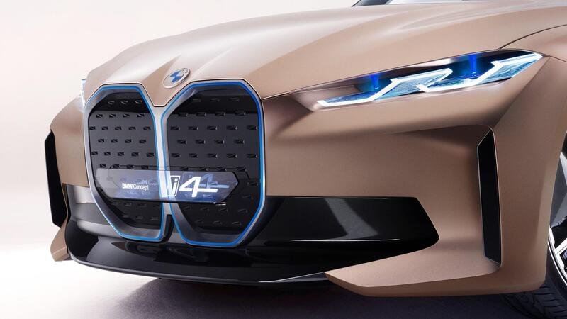 BMW dimezzer&agrave; i motori endotermici per il 2021