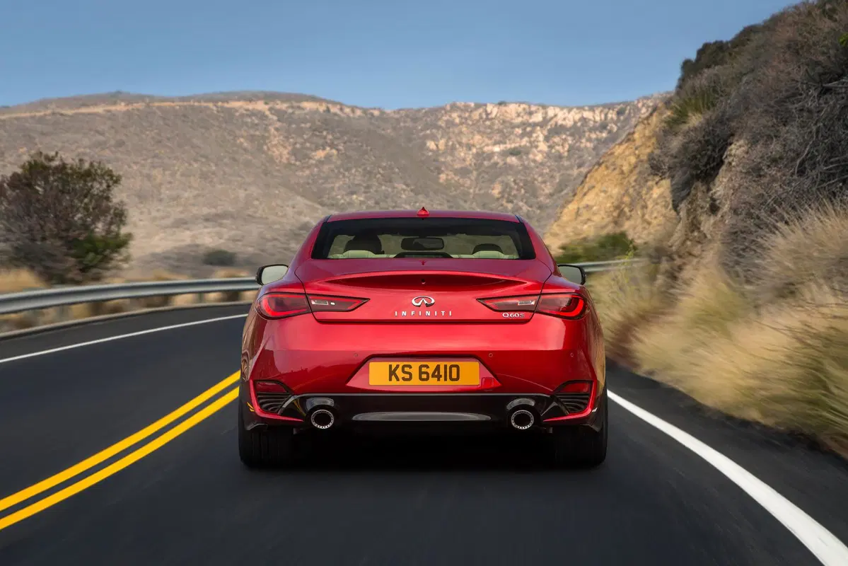 Infiniti Q60 (2016-19) (5)