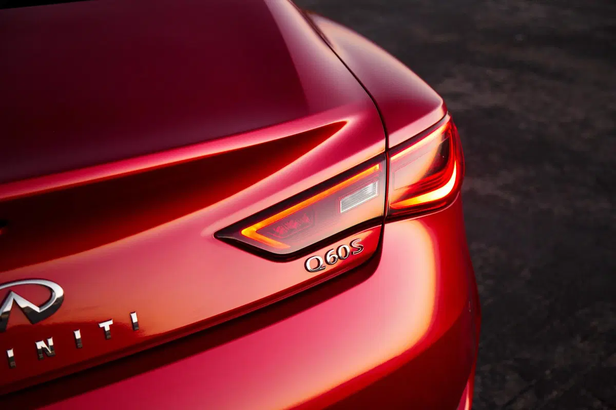 Infiniti Q60 (2016-19) (22)