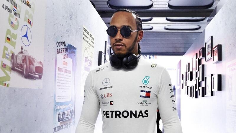 Formula 1: Hamilton mostra sui social come lavarsi le mani 