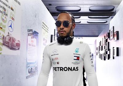 Formula 1: Hamilton mostra sui social come lavarsi le mani 