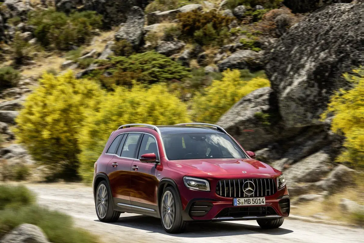 Mercedes-AMG GLB 35: ordini aperti e prezzo da 58.200 euro (7)