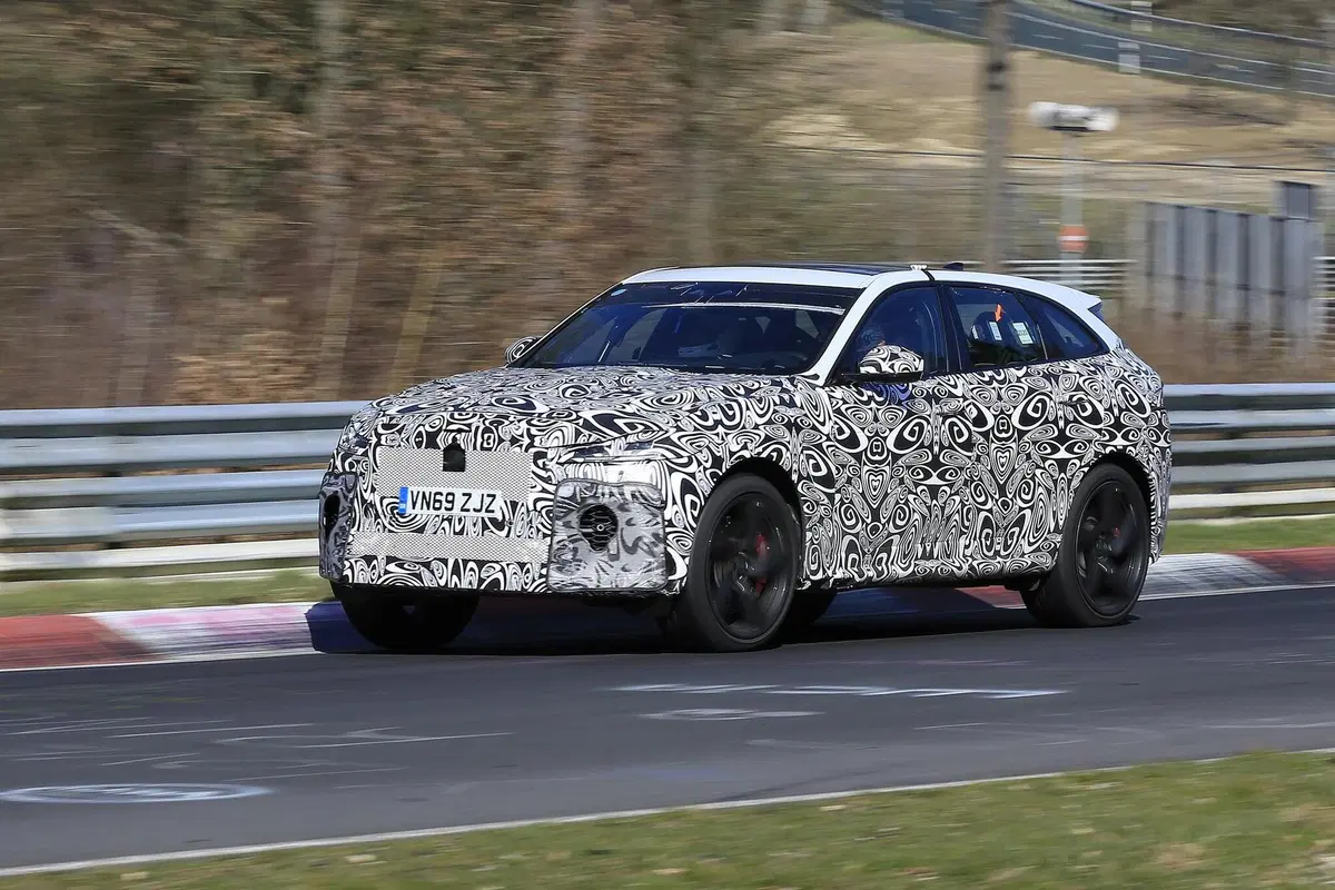 Jaguar F-Type SVR: alla ricerca del record al Ring [Foto spia] (2)