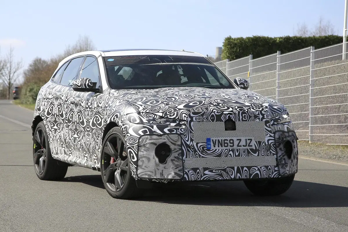 Jaguar F-Type SVR: alla ricerca del record al Ring [Foto spia] (13)