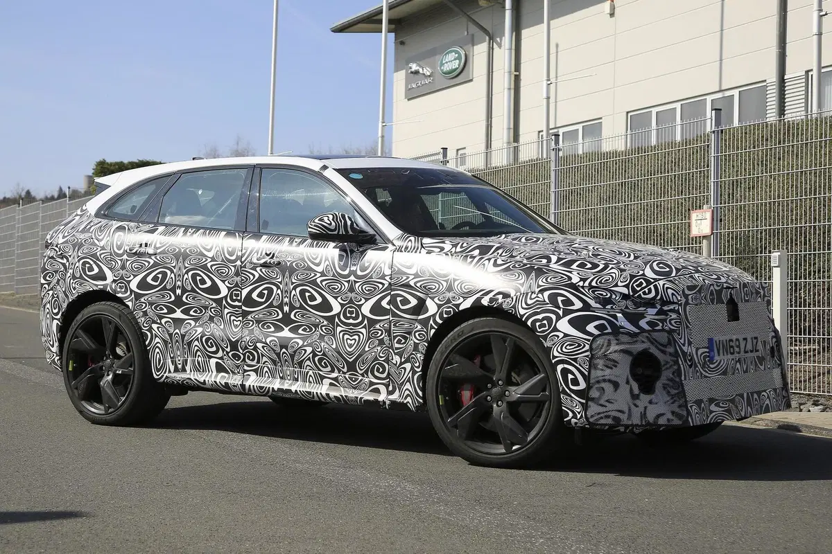 Jaguar F-Type SVR: alla ricerca del record al Ring [Foto spia] (14)