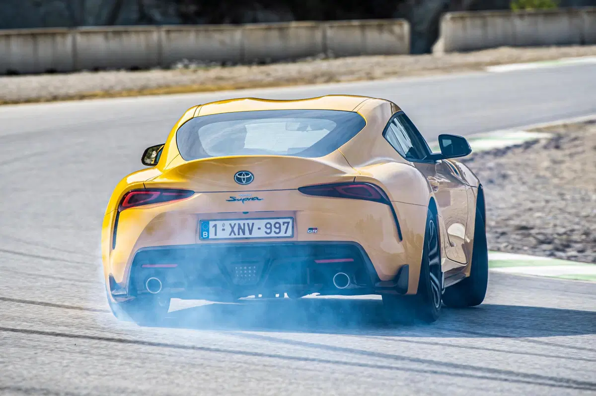 Toyota GR Supra SZ-R: la 2.0L è arrivata. Prezzo 55.900 euro [Video] (10)