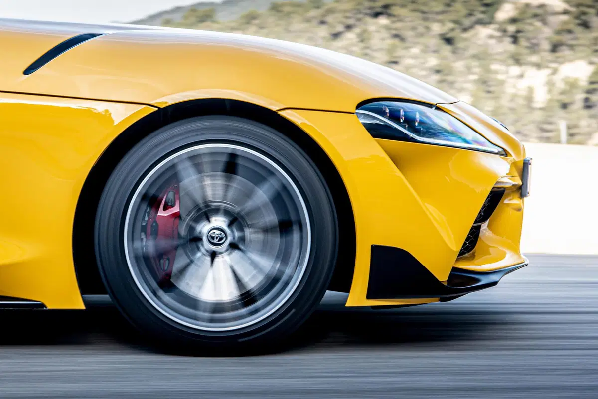 Toyota GR Supra SZ-R: la 2.0L è arrivata. Prezzo 55.900 euro [Video] (3)
