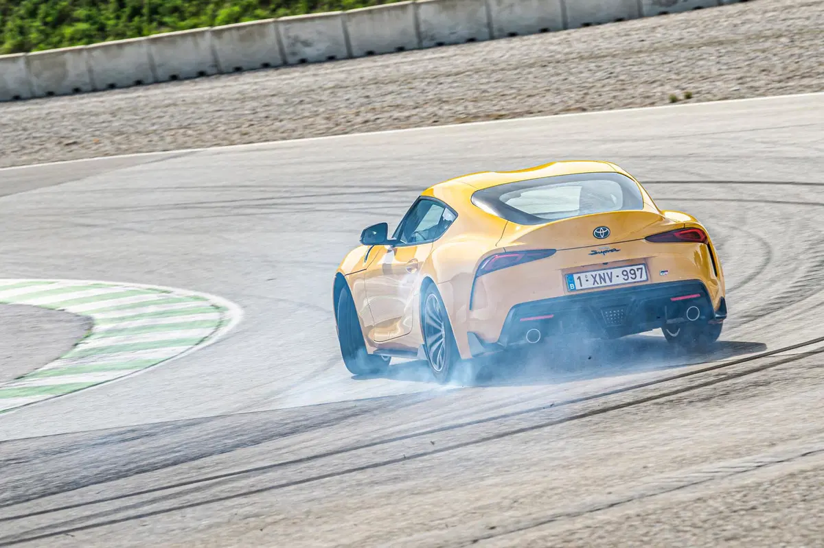 Toyota GR Supra SZ-R: la 2.0L è arrivata. Prezzo 55.900 euro [Video]