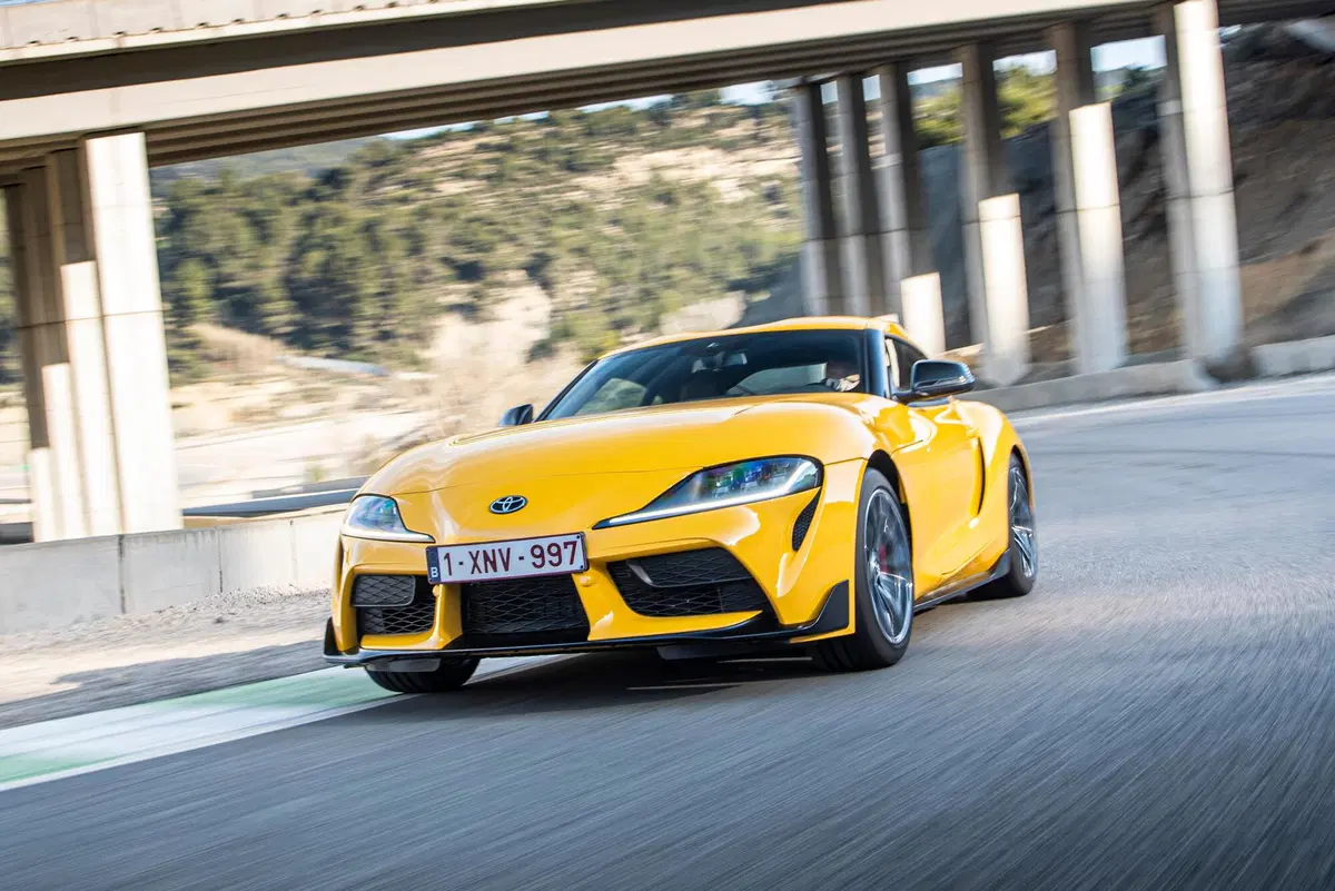 Toyota GR Supra SZ-R: la 2.0L è arrivata. Prezzo 55.900 euro [Video] (2)