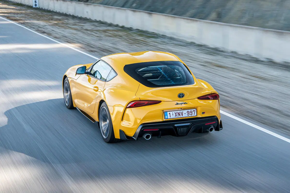 Toyota GR Supra SZ-R: la 2.0L è arrivata. Prezzo 55.900 euro [Video] (6)