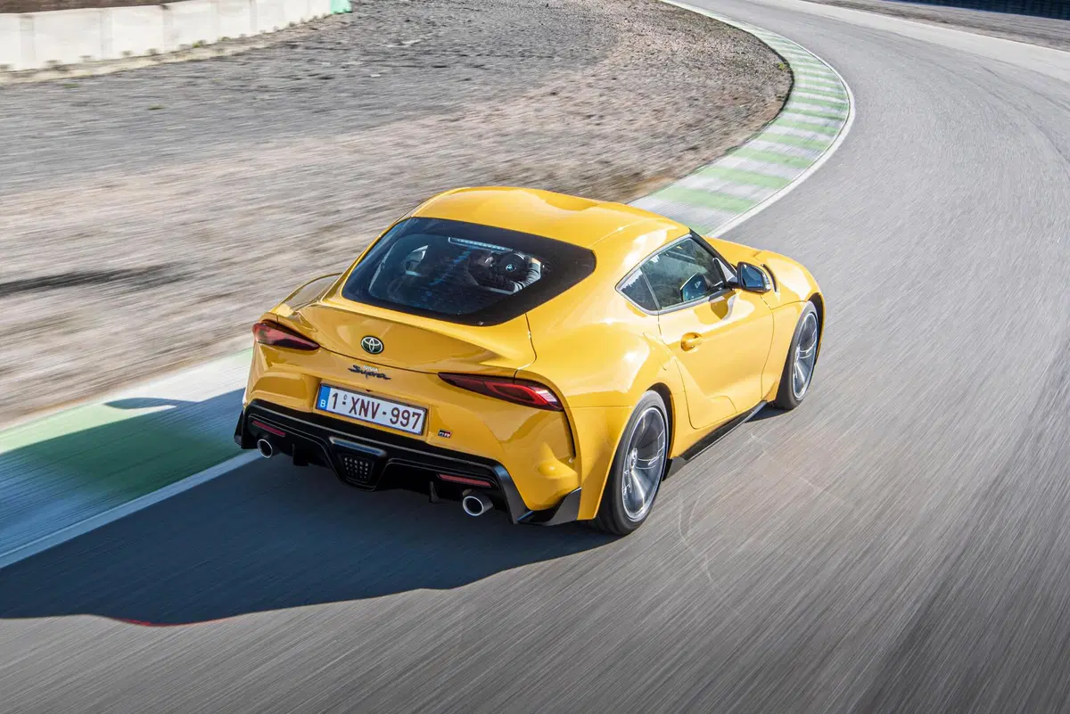 Toyota GR Supra SZ-R: la 2.0L è arrivata. Prezzo 55.900 euro [Video] (9)