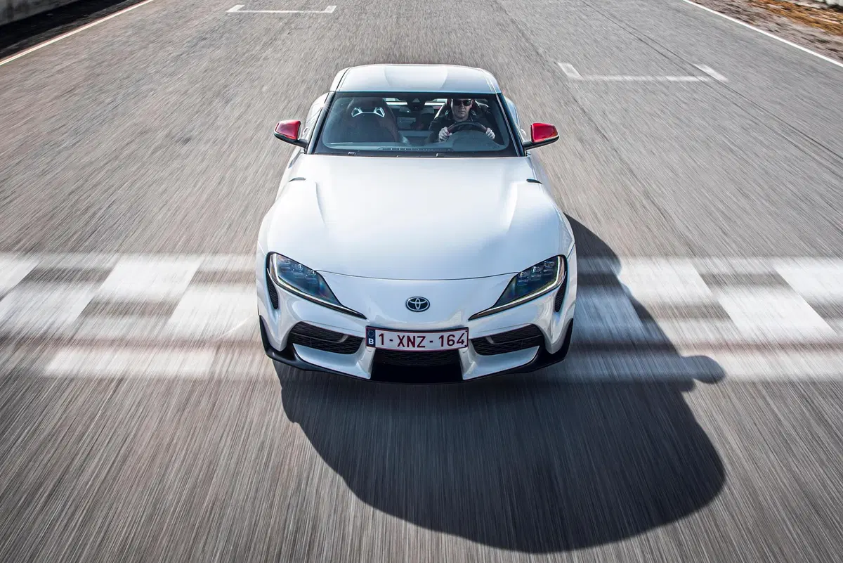 Toyota GR Supra SZ-R: la 2.0L è arrivata. Prezzo 55.900 euro [Video] (8)