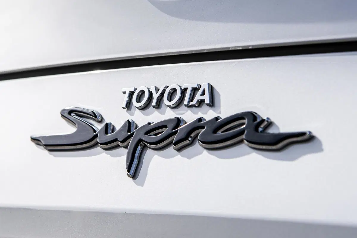 Toyota GR Supra SZ-R: la 2.0L è arrivata. Prezzo 55.900 euro [Video] (6)