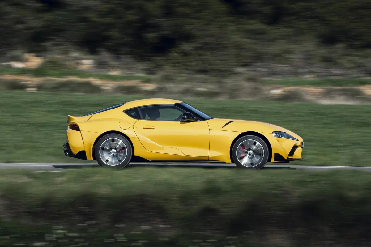 Toyota GR Supra SZ-R: la 2.0L è arrivata. Prezzo 55.900 euro [Video] (7)