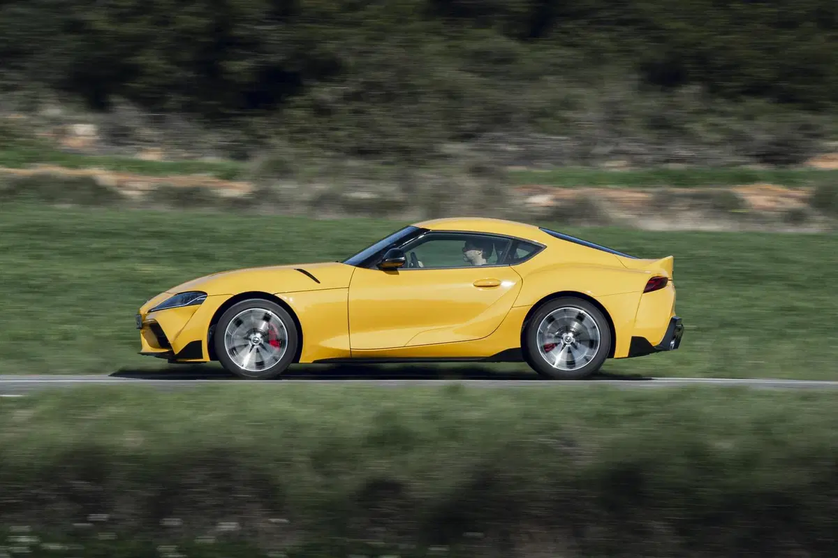 Toyota GR Supra SZ-R: la 2.0L è arrivata. Prezzo 55.900 euro [Video] (11)